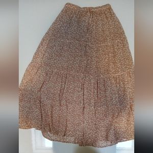 VERY CUTE AND FEMININE MIDI SKIRT
